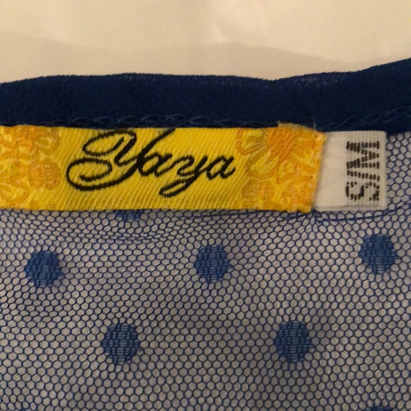 Sleeveless layered blouse - Picture 2 of 3